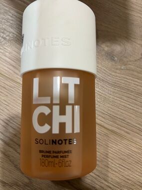 LITCHI SOLINOTES Perfume Mist — Amber & White Bottle